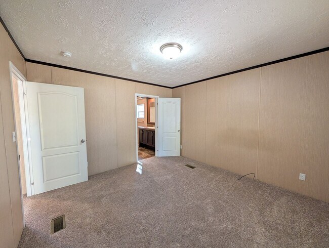 Building Photo - Great Swannanoa Cottage