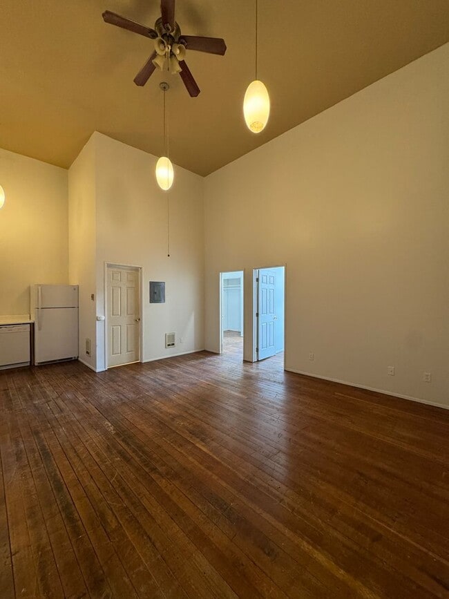 Building Photo - 314 N Main St