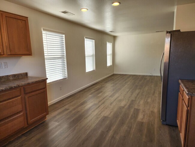 Building Photo - 3 bedroom Home For Rent in North Valleys area