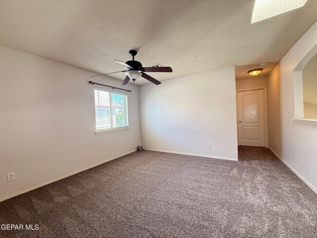 Building Photo - 14057 Tierra Delfin Dr