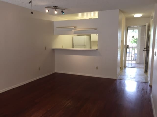 Building Photo - 2/2/2 Mahi Ko Town Homes