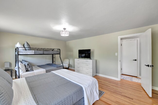 Building Photo - 710 Grignon St