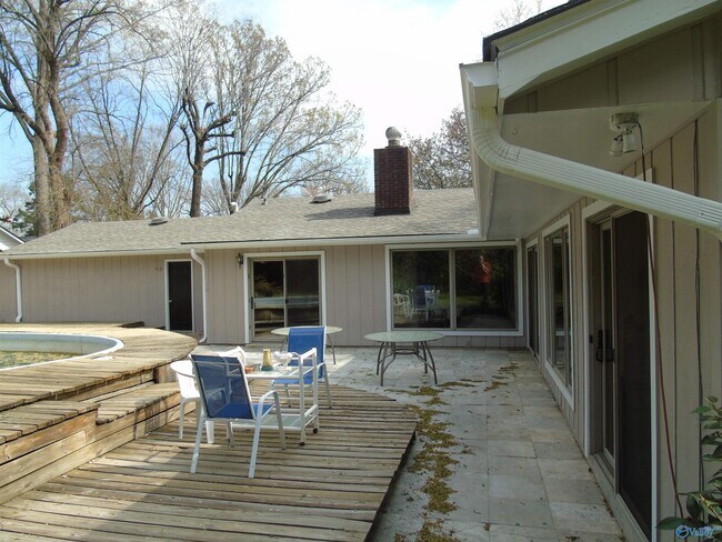 Building Photo - 2504 Maysville Cir NE