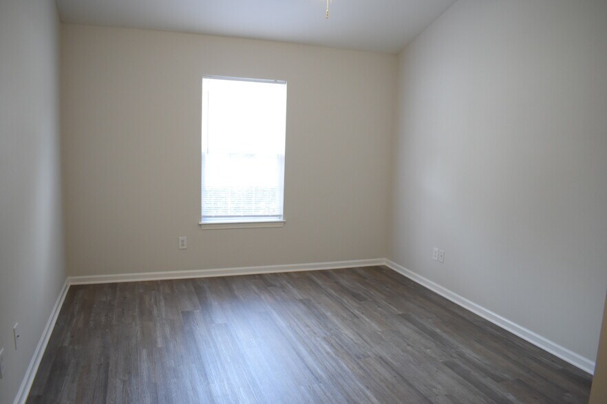 Building Photo - 708 Tabor Ln