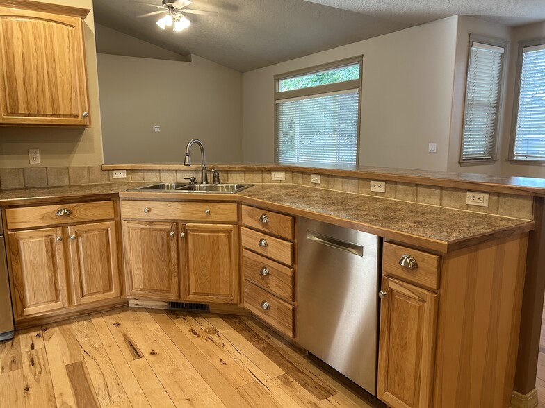 Building Photo - 10485 N Bridle Way