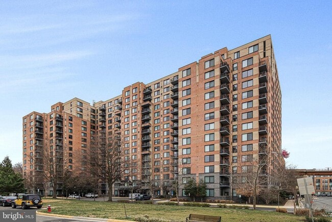 Building Photo - 2451 Midtown Ave