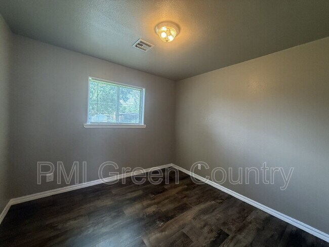 Building Photo - 30375 E 150th St S