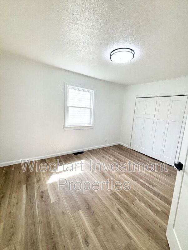 Building Photo - 409 Gibbs Ave