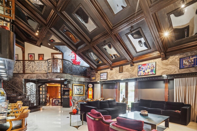 Building Photo - 3100 NE 46th St