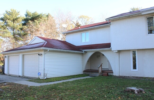 Building Photo - 1856 Coolidge Rd