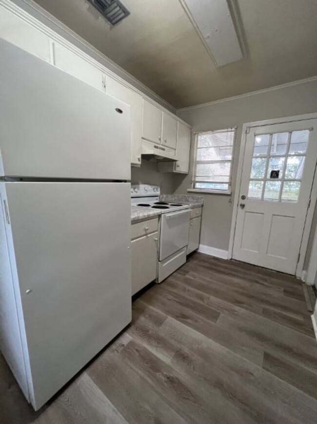 Building Photo - Home For Rent