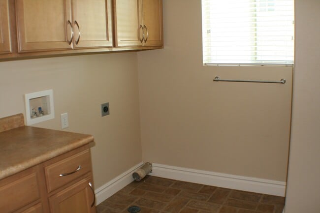 Building Photo - Beautiful Orem home for rent!