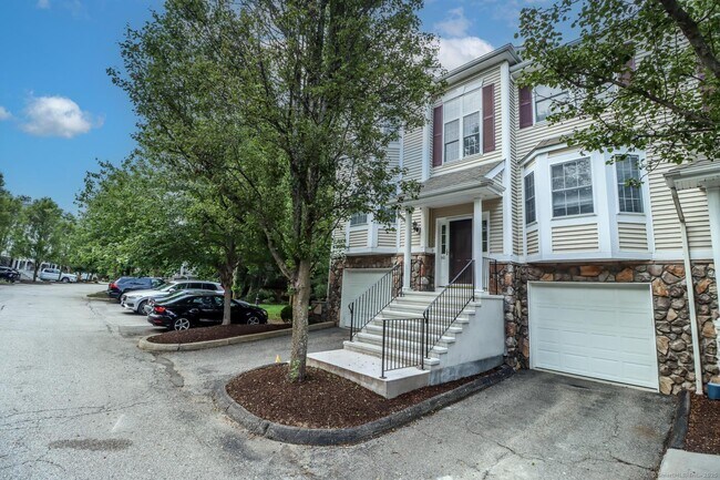 Building Photo - 601 Larson Dr