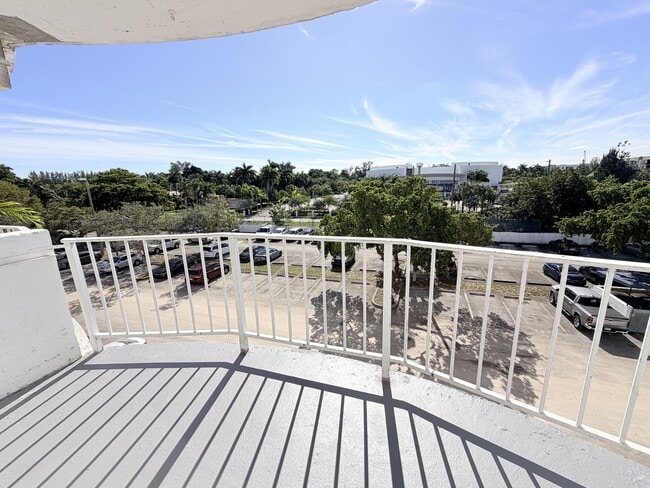 Building Photo - 496 NW 165th St