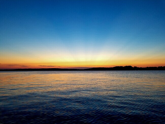 Building Photo - 348 Willow Grove Dr