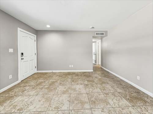 Building Photo - 3843 W Bloomfield Rd