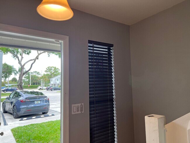 Building Photo - 3405 Poolside Dr