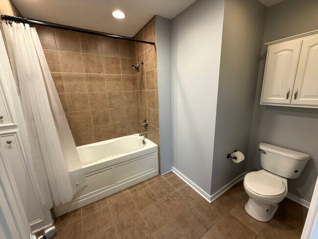 Building Photo - 1020 Mcdale Ln