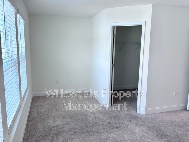 Building Photo - 456 La Maison Ave