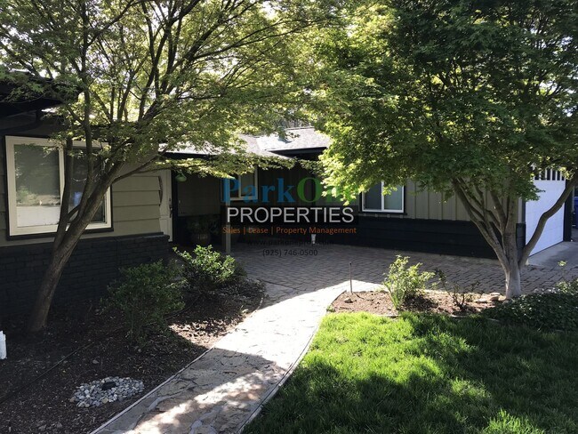 Primary Photo - Gorgeous Cul De Sac home in Orinda