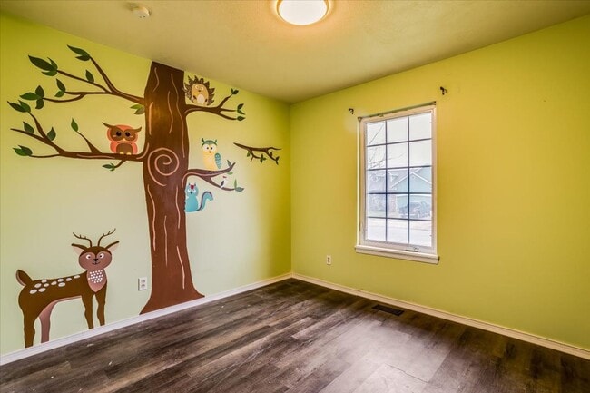 Building Photo - 2 weeks FREE RENT! South Wichita Gem! Save $$ with solar panels