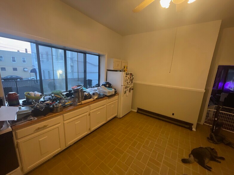 Kitchen - 271 Shrewsbury St