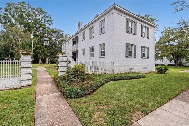 Building Photo - 214 Upham St