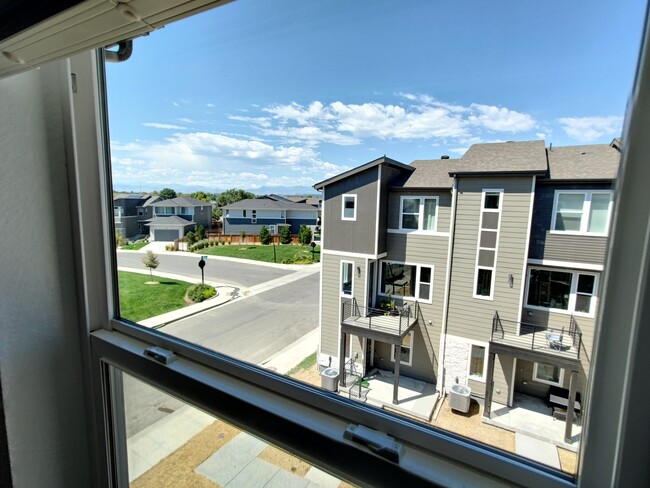 Mountain View peek-a-boo - 2813 W 69th Ave