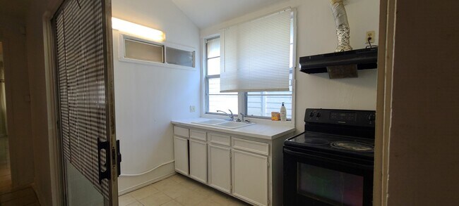 Building Photo - 6342 Gladewell Dr