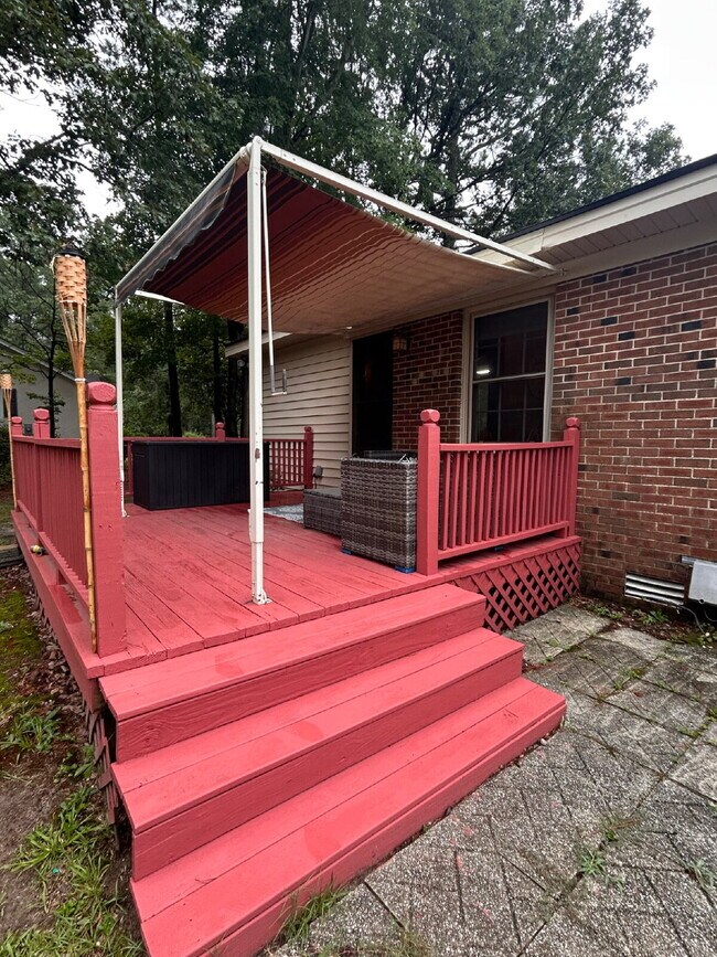 Building Photo - Available August 8th