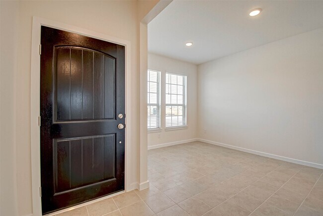 Building Photo - 8011 Colony Chase Ct