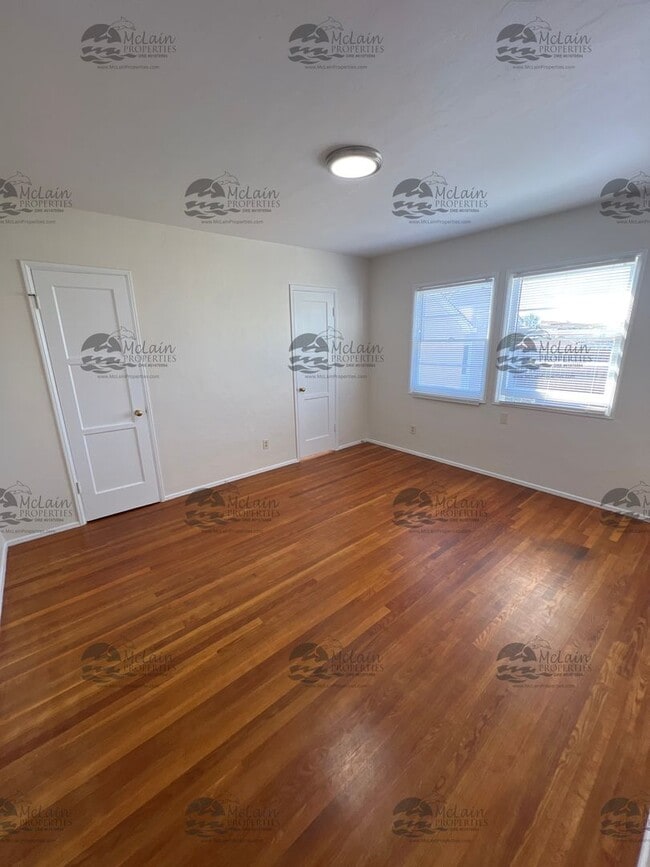 Building Photo - Single Story 3 BD/1BA Home with 2 Car Garage!