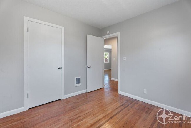 Building Photo - 4207 NE 59th Ave