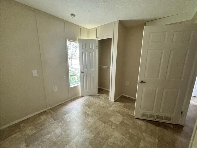 Building Photo - 3616 12 W Nugent Ave