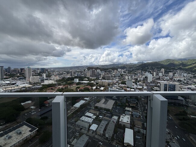 Building Photo - 1296 Kapiolani Blvd