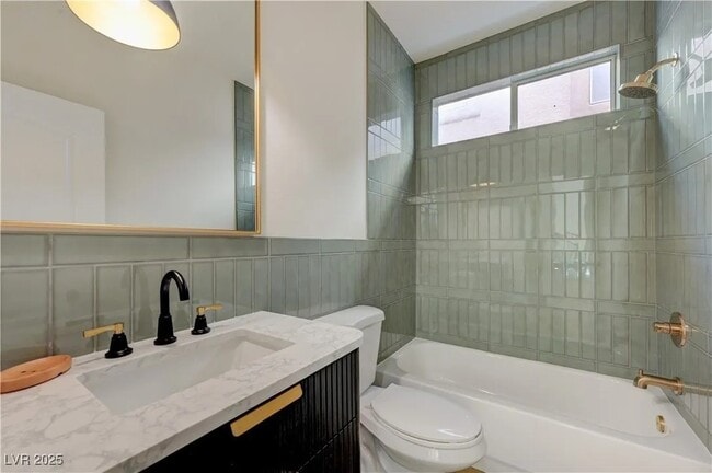 Building Photo - 3910 Anastasia St