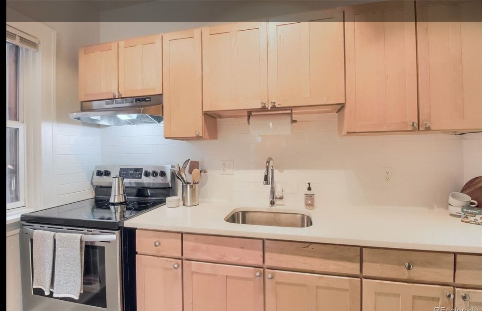 Kitchen - 541 E 14th Ave