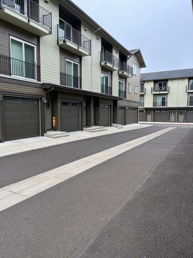 Building Photo - 12019 SE High Creek Rd