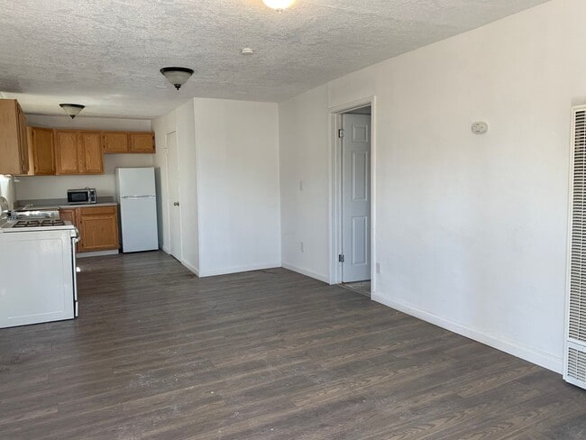 Primary Photo - Charming 1 Bed / 1 Bath Duplex with Drivew...