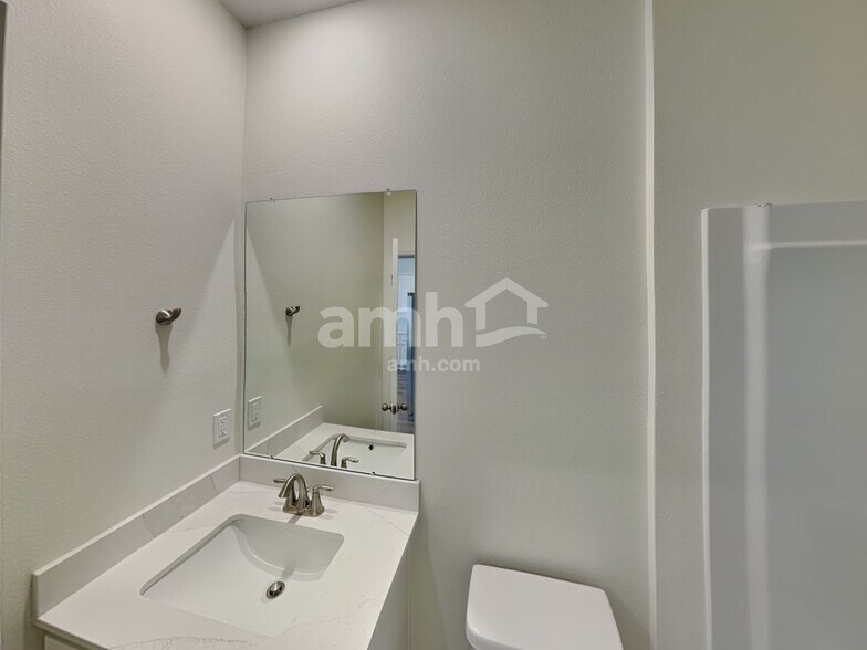 Building Photo - 5932 Pinewood Ests Dr