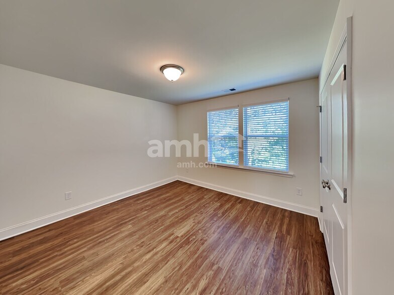 Building Photo - 513 Slew Dr