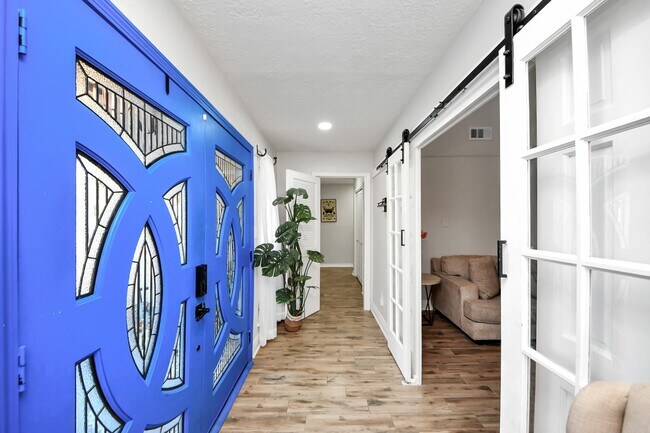 Building Photo - 15715 Creekhaven Dr