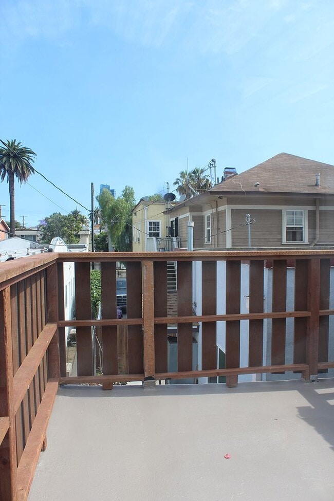 Building Photo - 622