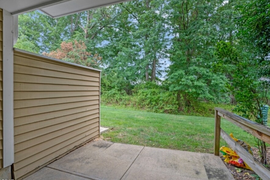 Building Photo - 54 Eton Ct