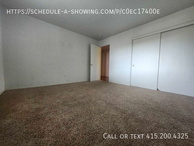 Building Photo - 3947 S Oak View St