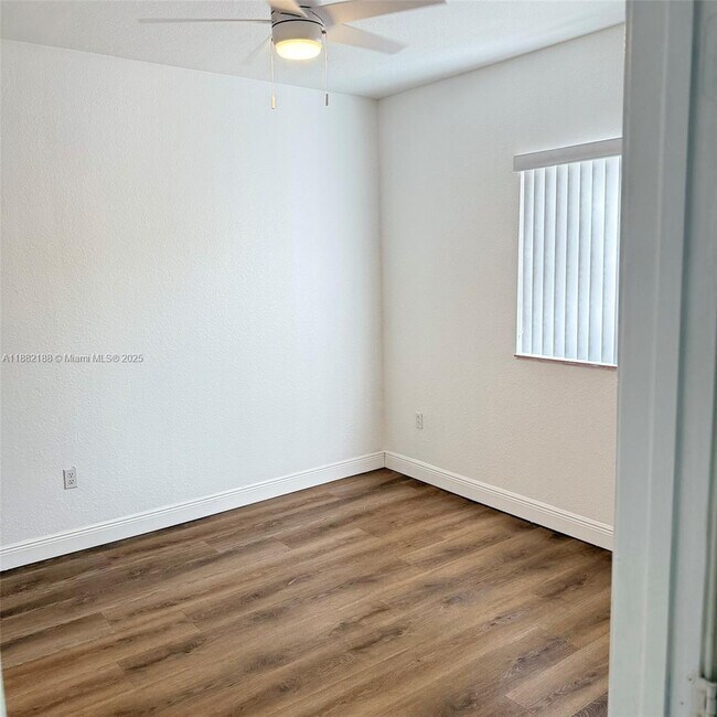 Building Photo - 6482 Catalina Ln