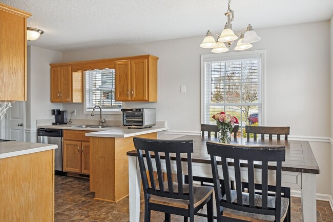 Building Photo - 1307 Bluebonnet Dr