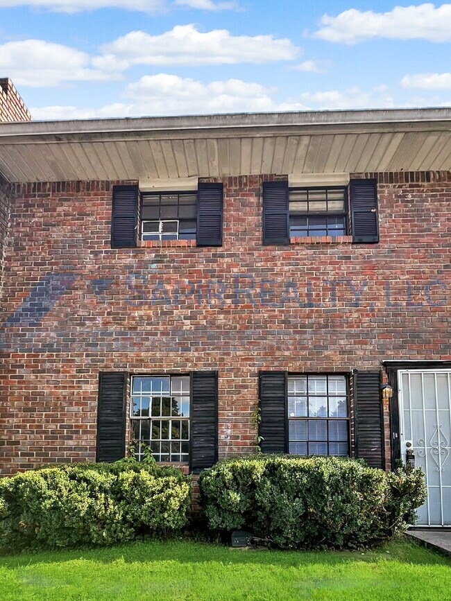 Building Photo - Move in before November 30th and choose your reward: a $250 Amazon Gift Card or a 55" Smart TV!