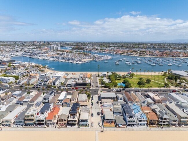 Building Photo - 1727 W Balboa Blvd