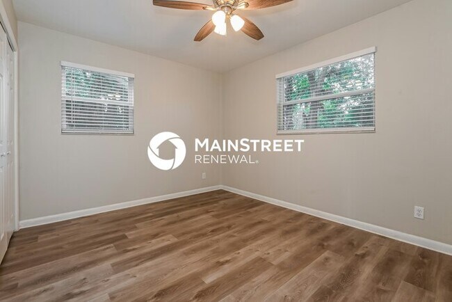 Building Photo - 3 Bedroom Pet-Friendly Home in Jacksonville, FL with Main Street Renewal
